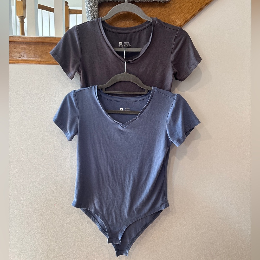 BodysuitShort Sleeve Tee V Neck - set of 2 in Gray and Blue - Women’s M